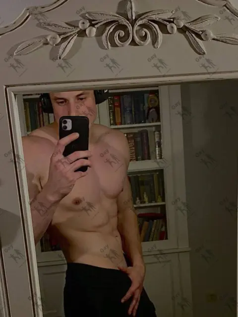 Имя: АДАМ, Возраст: 22