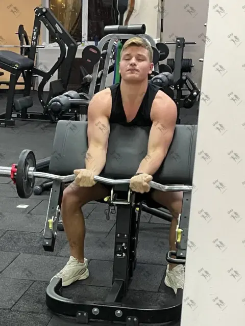 Имя: АРТЕМИЙ, Возраст: 21