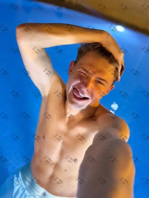 Имя: АРТУР, Возраст: 20