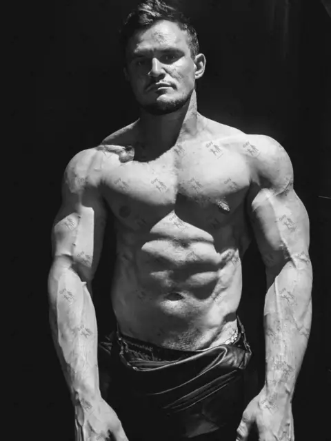 Имя: ДИЛАН, Возраст: 27