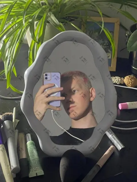 Имя: ЯН, Возраст: 22