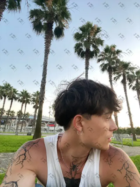 Имя: ИВАН, Возраст: 22