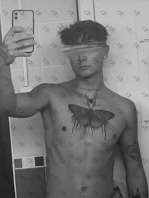 Имя: ИВАН, Возраст: 22