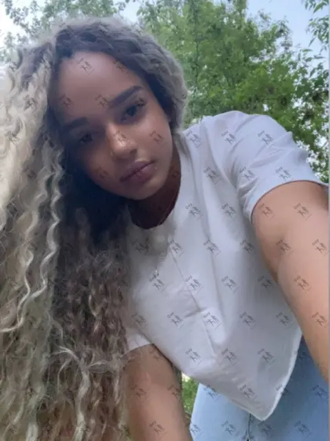 Имя: ЛОРЕНА, Возраст: 19