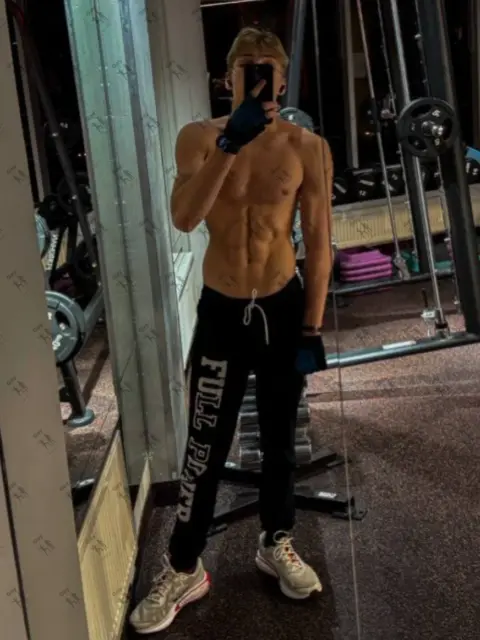 Имя: МИХАИЛ, Возраст: 19