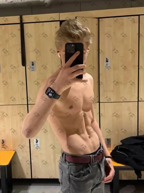 Имя: МИХАИЛ, Возраст: 19