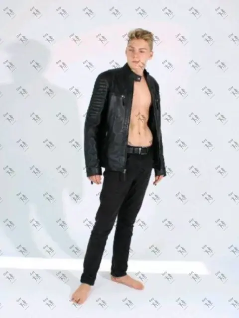 Имя: МИХАИЛ, Возраст: 19