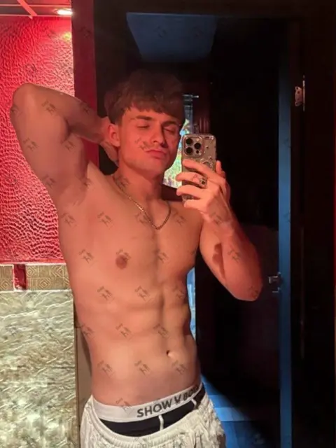 Имя: НИКИТА, Возраст: 19