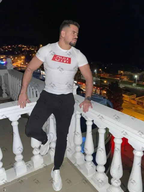 Имя: РОБЕРТ, Возраст: 27