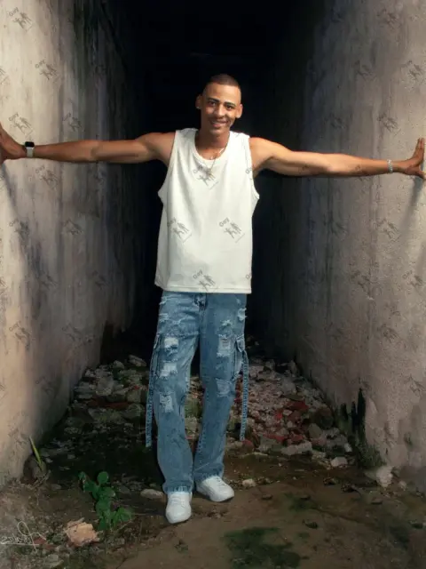 Имя: РОБЕРТО, Возраст: 24